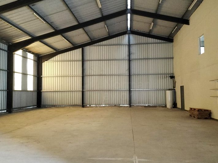 Local d'activité 670 m² non divisibles à louer – Narbonne