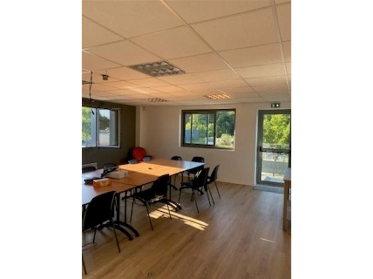 A LOUER - BUREAUX - VANNES LE PRAT