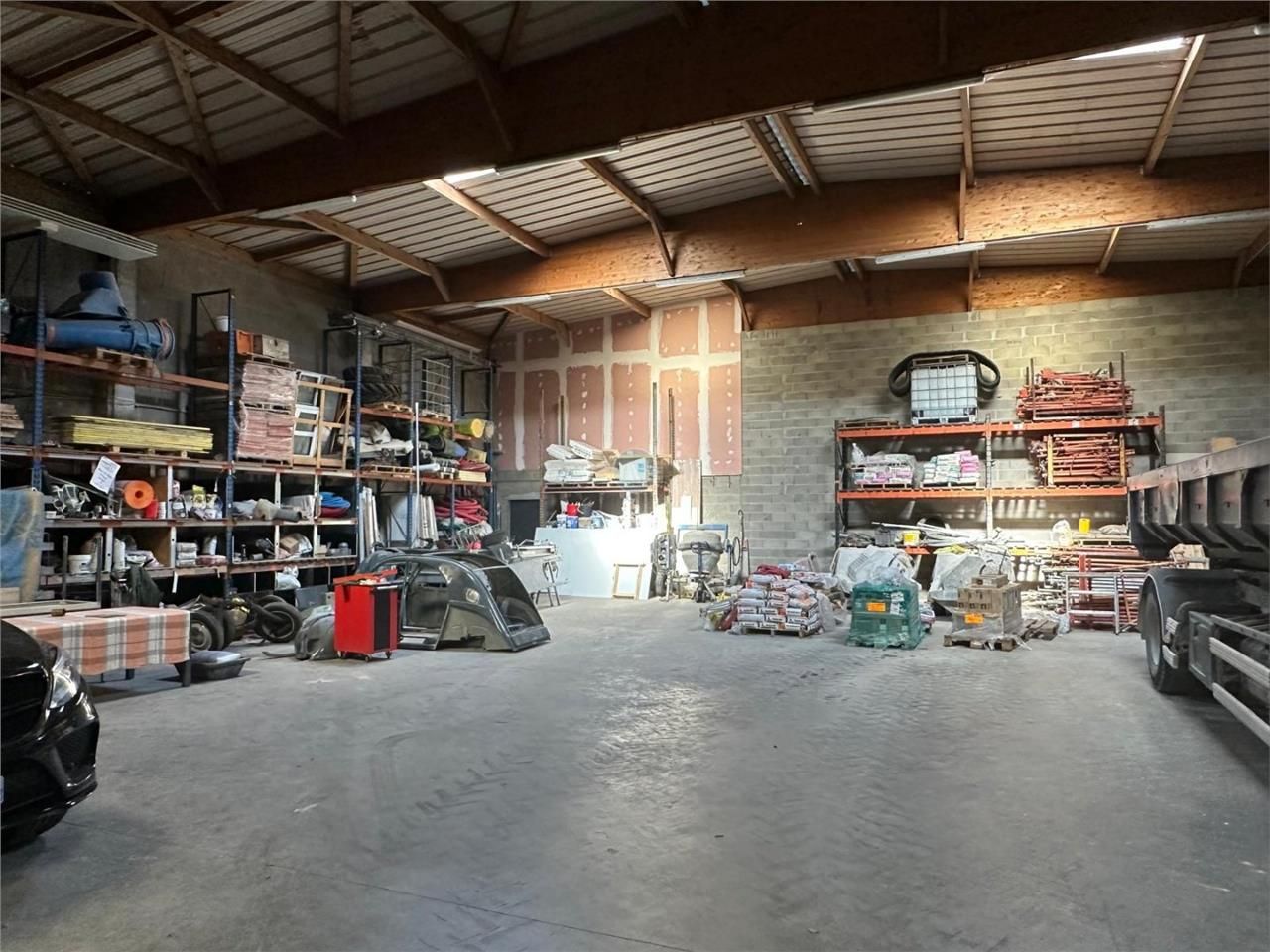Vente local 1310 m² à SAINT JEAN DE BRAYE