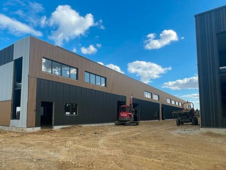 Location local d''activites 390 m² non divisibles