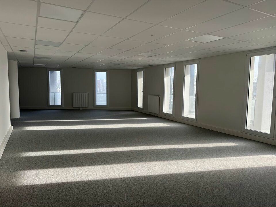Location bureaux 154.87 m² non divisibles