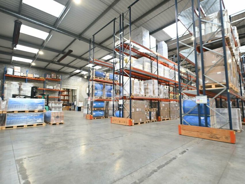 Vente local d''activites 2242 m² non divisibles