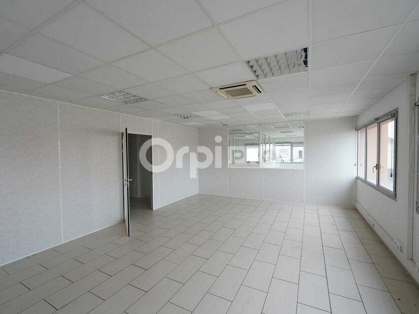 BUREAUX A LOUER - DECINES CHARPIEU - IMMEDIATEMENT