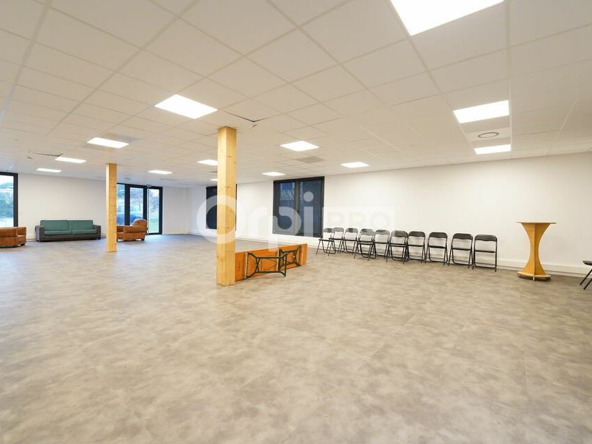 Location bureaux 1076.76 m² divisibles à partir de 151.89 m²