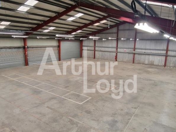 Location local 874.00 m² à SOLIERS