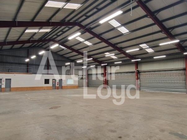 Location local 874.00 m² à SOLIERS