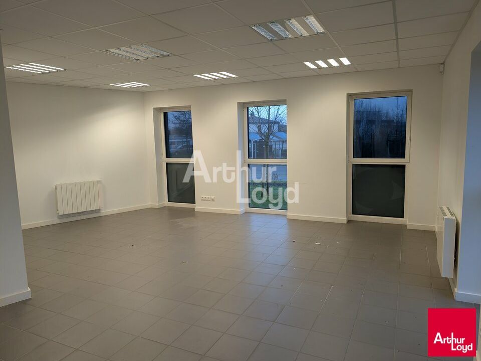 NOYAL CHATILLON SUR SEICHE - LOCAL D'ACTIVITE A LOUER