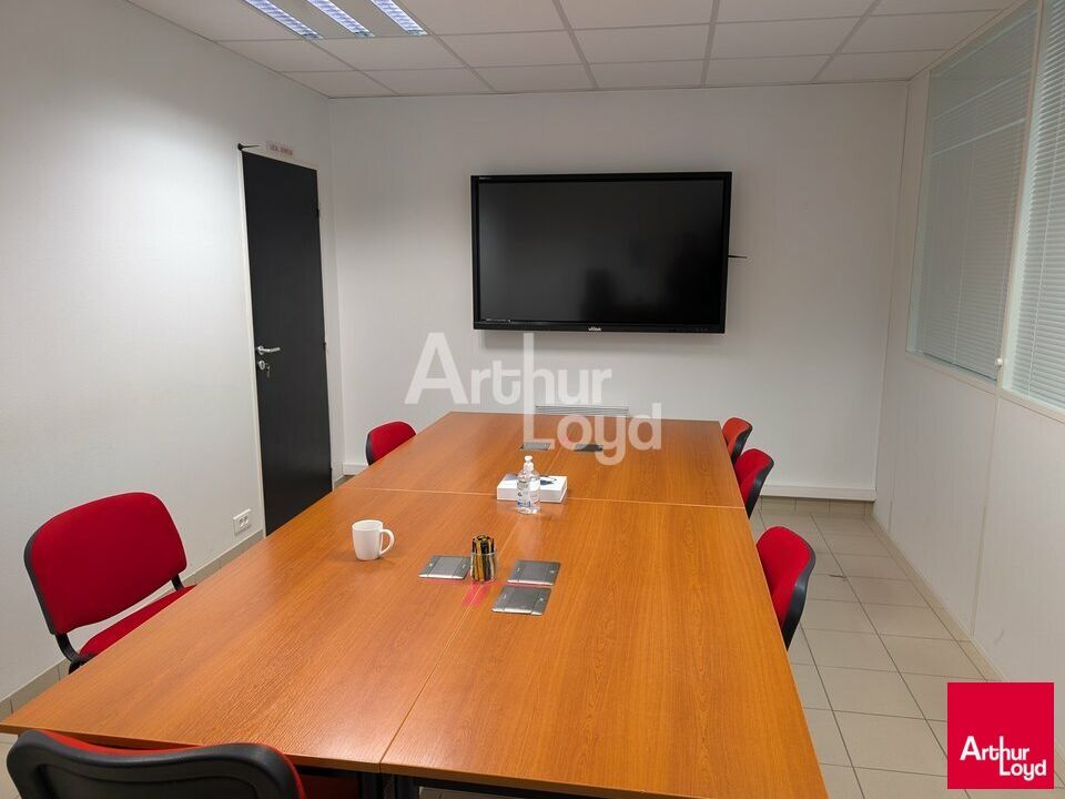 RARE - LE RHEU - LOCAL D'ACTIVITE A LOUER - 3 000 M²