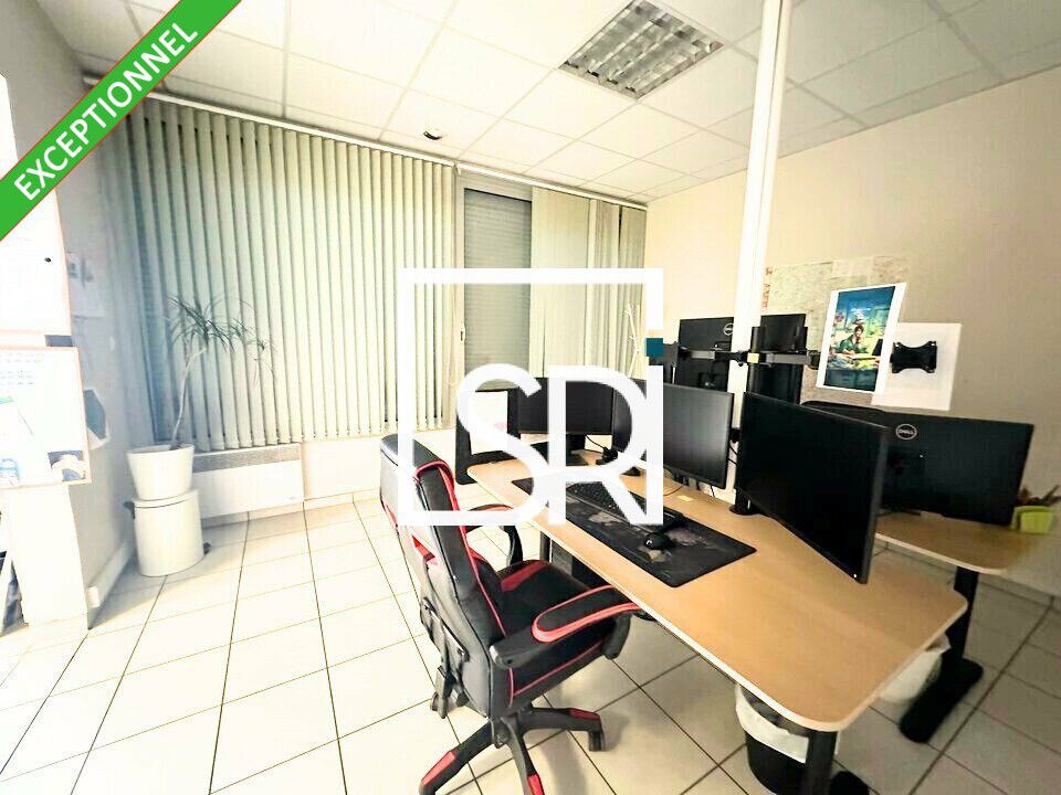 OPPORTUNITE - LOCATION ENTREPOTS / LOCAUX D'ACTIVITE AVEC BUREAUX  + TERRAIN de 3000 m2 - 63500 ISSOIRE
