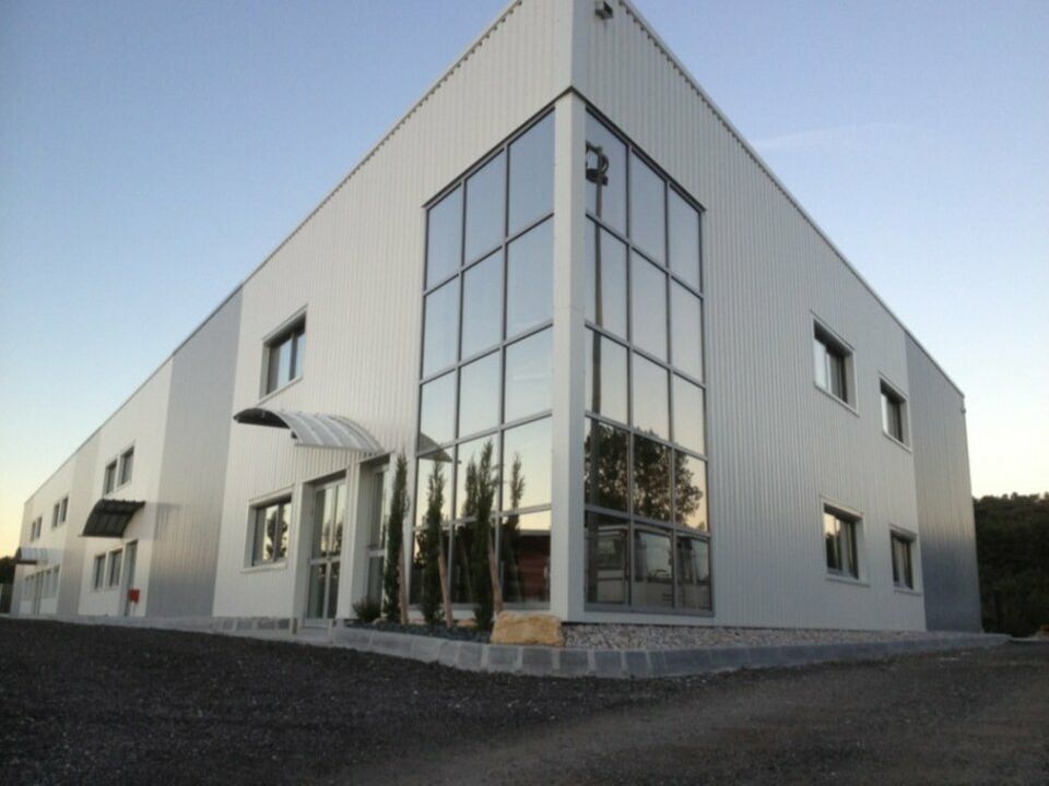 Location local d''activites 920 m² divisibles à partir de 300 m²