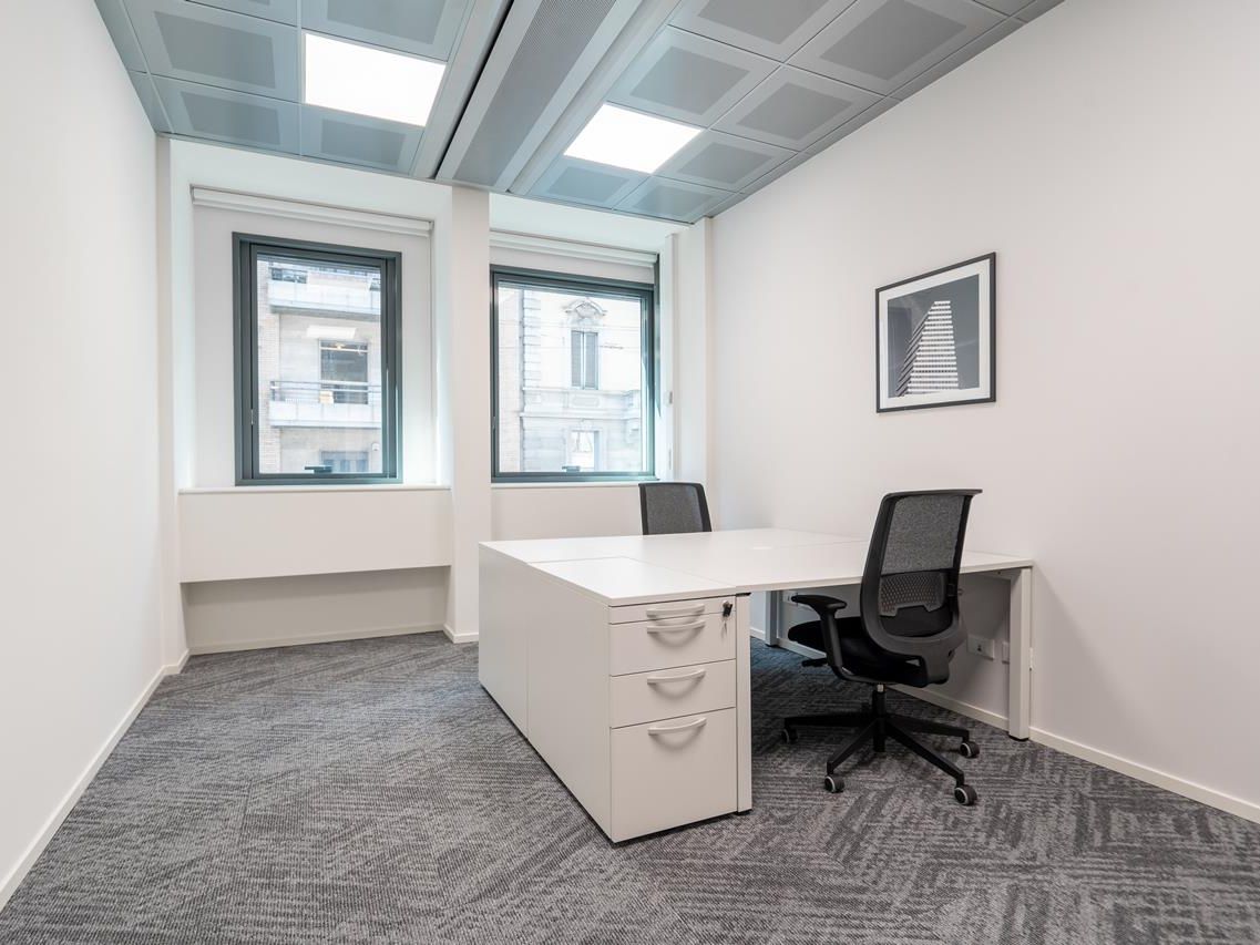 Regus Milan Via Broletto 5546 Milan Italy Small Office 2