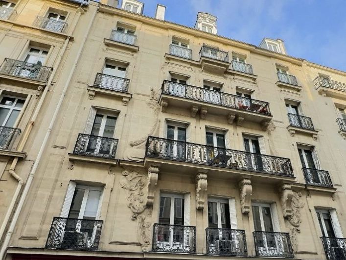 Location local 252 m² à Paris