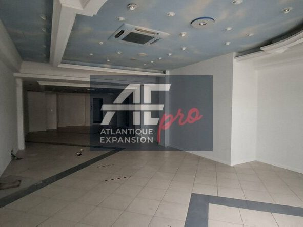 Vente local commercial 125.37 m² non divisibles