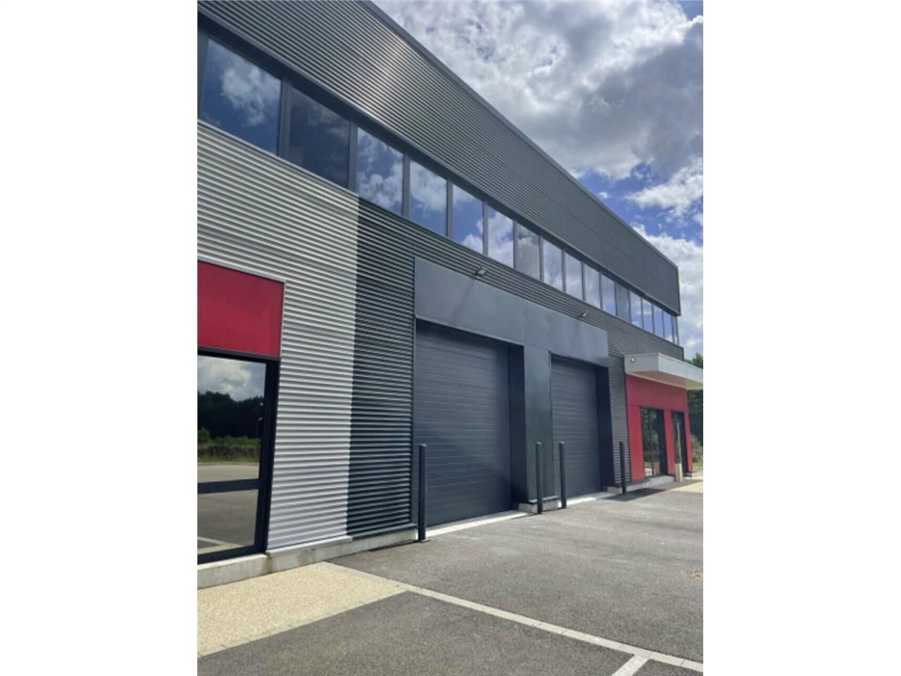 Location local d''activites 2244 m² divisibles à partir de 374 m²