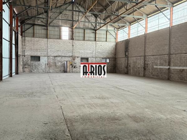 Vente entrepôts 336 m² non divisibles
