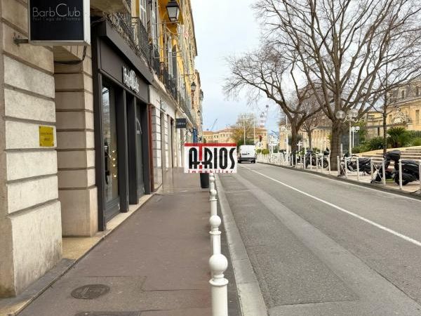 Vente local commercial 105 m² non divisibles