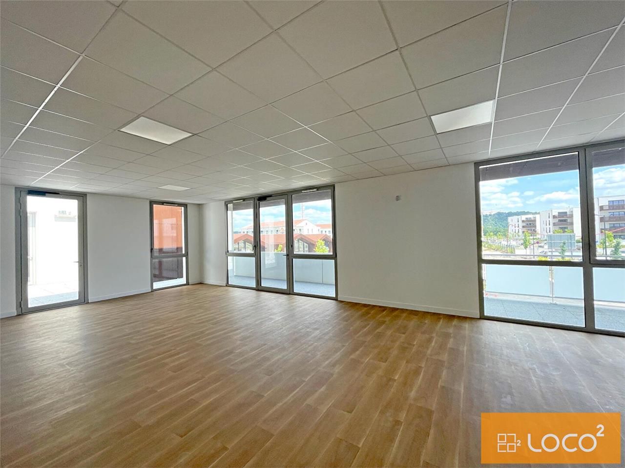 Vente local commercial 89.00 m² à MURET