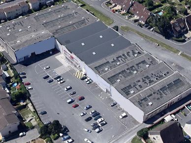 Location local commercial 606 m² non divisibles