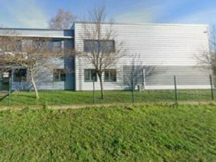 Location local d''activites 400 m² non divisibles