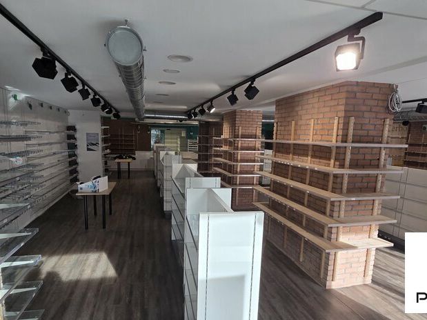 Location local commercial 423 m² non divisibles