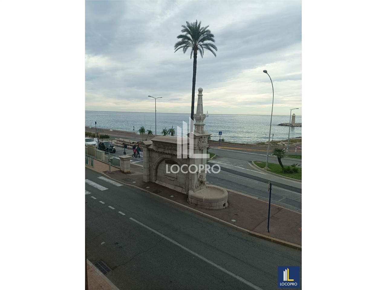 A VENDRE - MURS LIBRES - 841 M2 - MENTON