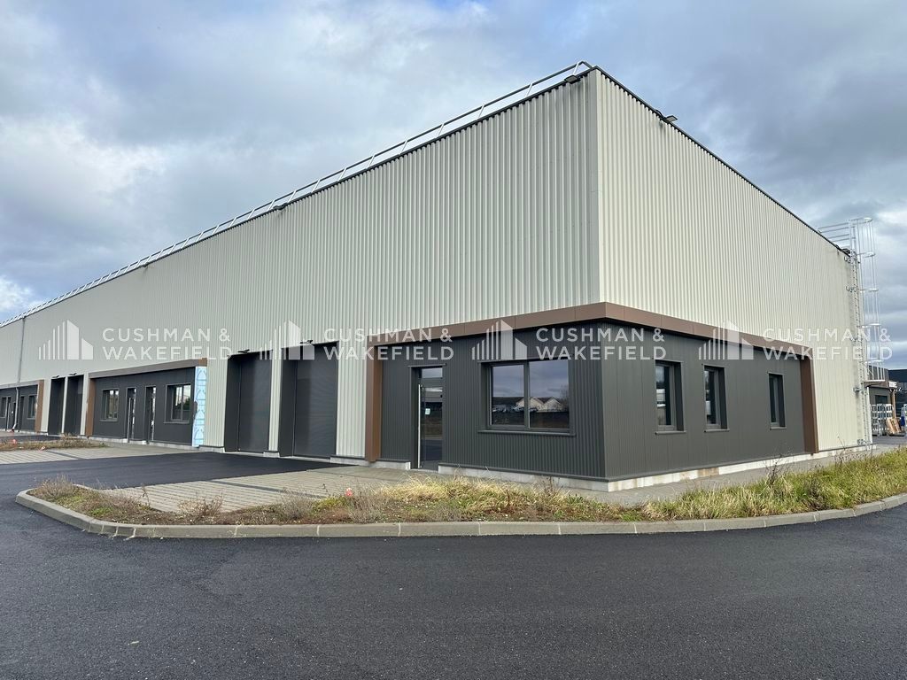 Vente activités 1356 m² divisibles à partir de 252 m²