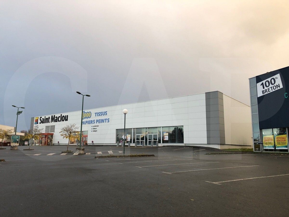 Vente local 950 m² à Lannion