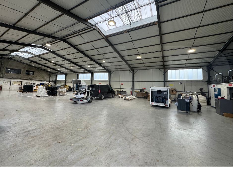 Location local 1226 m² à Saint-Jacques-de-la-Lande