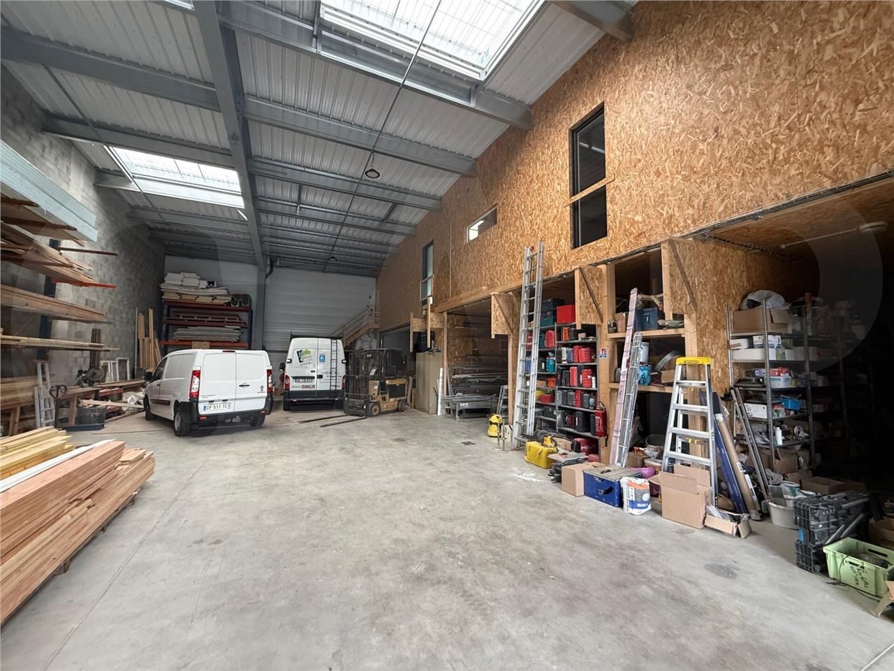 Vente local 495 m² à Bruz