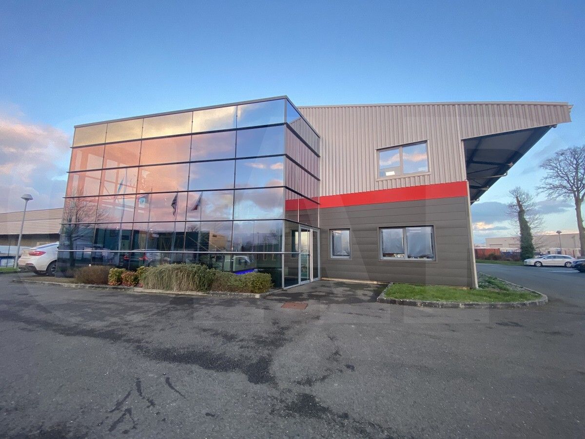 Vente local 888 m² à La Mézière