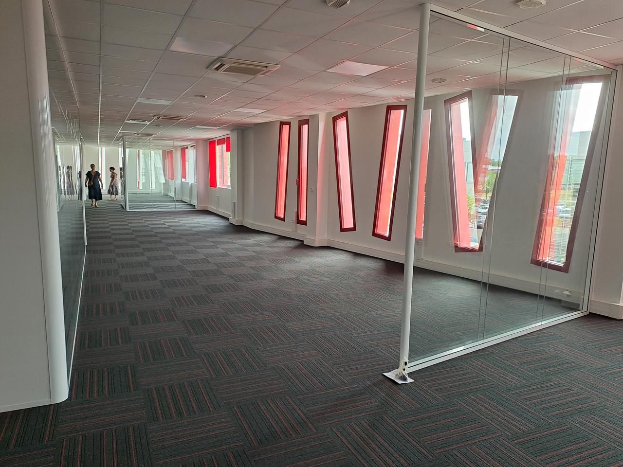 vue depuis entrée et espace accueil