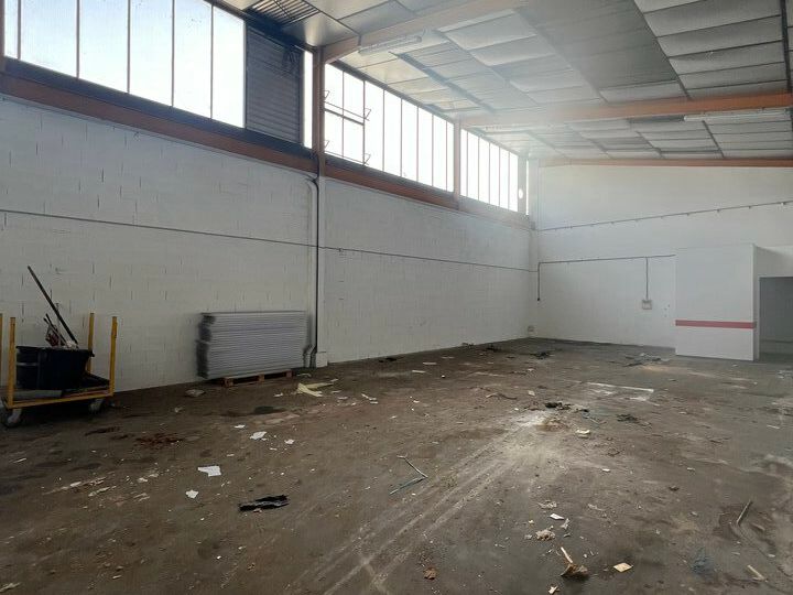 Location entrepot 228 m² non divisibles