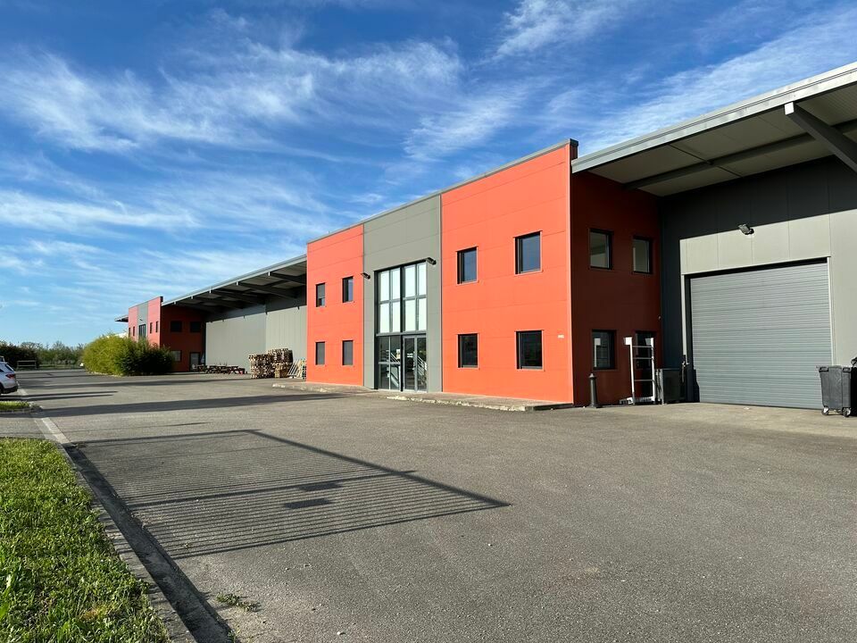 Location local d''activites 1219 m² non divisibles