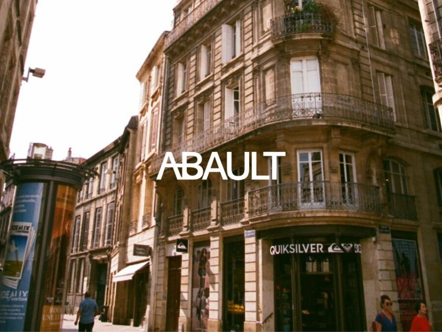 1000 M² ENVIRON DE SURFACE COMMERCIALE, CŒUR HISTORIQUE DE BORDEAUX + 200 M² ENVIRON DE BUREAUX