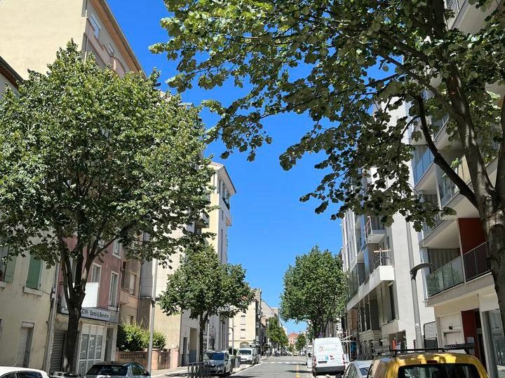 Location local commercial 74 m² non divisibles