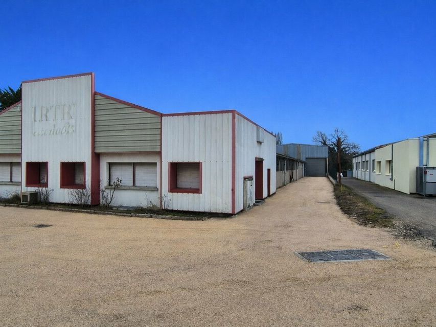 ENTREPOT - A VENDRE - LONGVIC