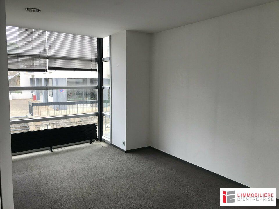 A VENDRE BUREAUX CENTRE VILLE LANNION