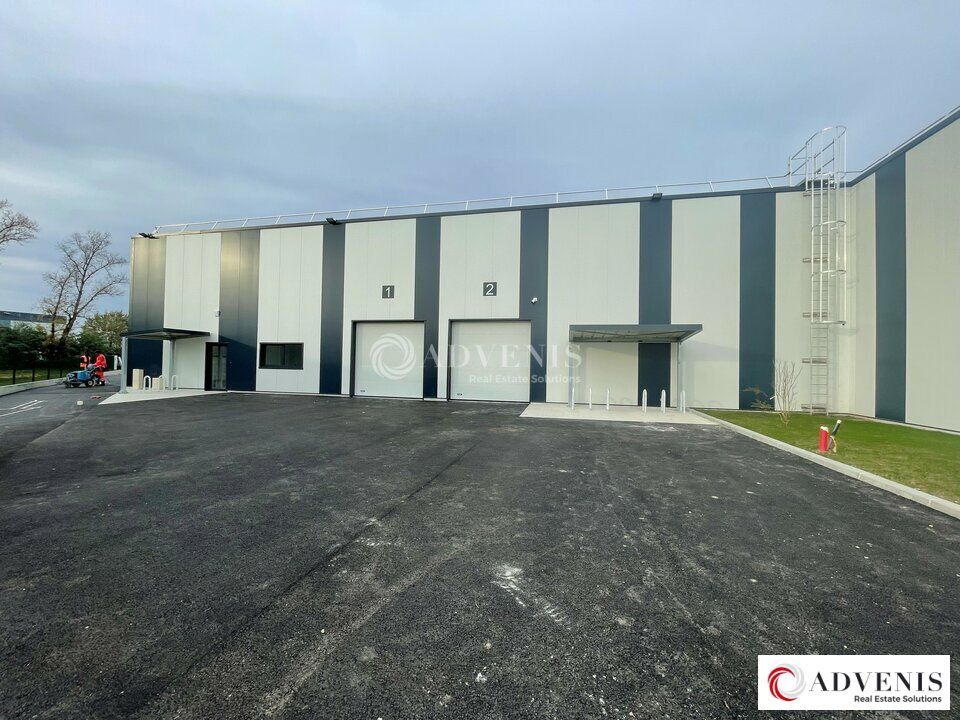 Vente local d''activites 1231 m² divisibles à partir de 240 m²