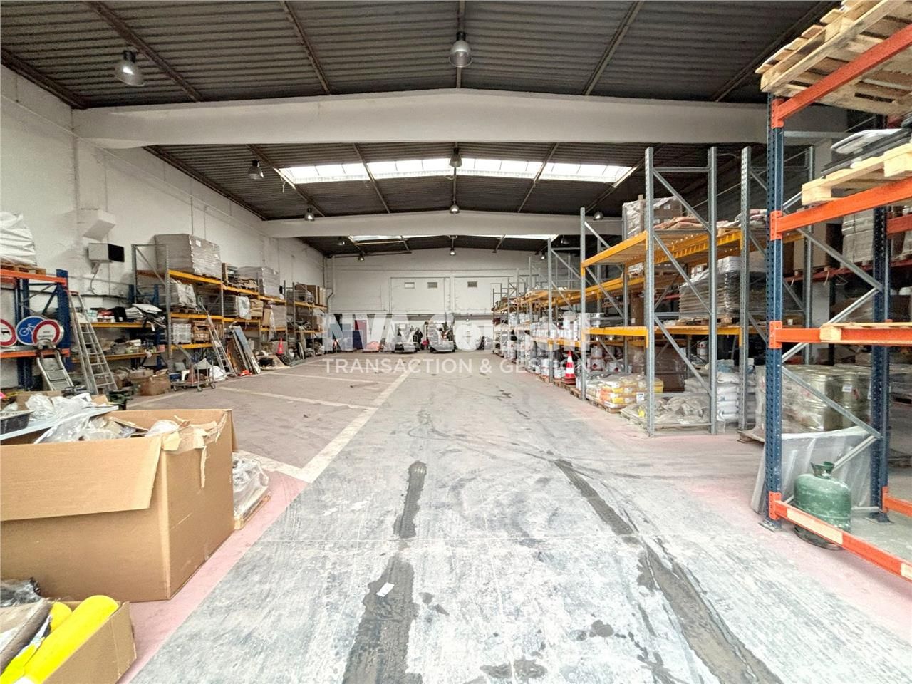 Location local d''activités 769 m² à Saint-Ouen-l''Aumône