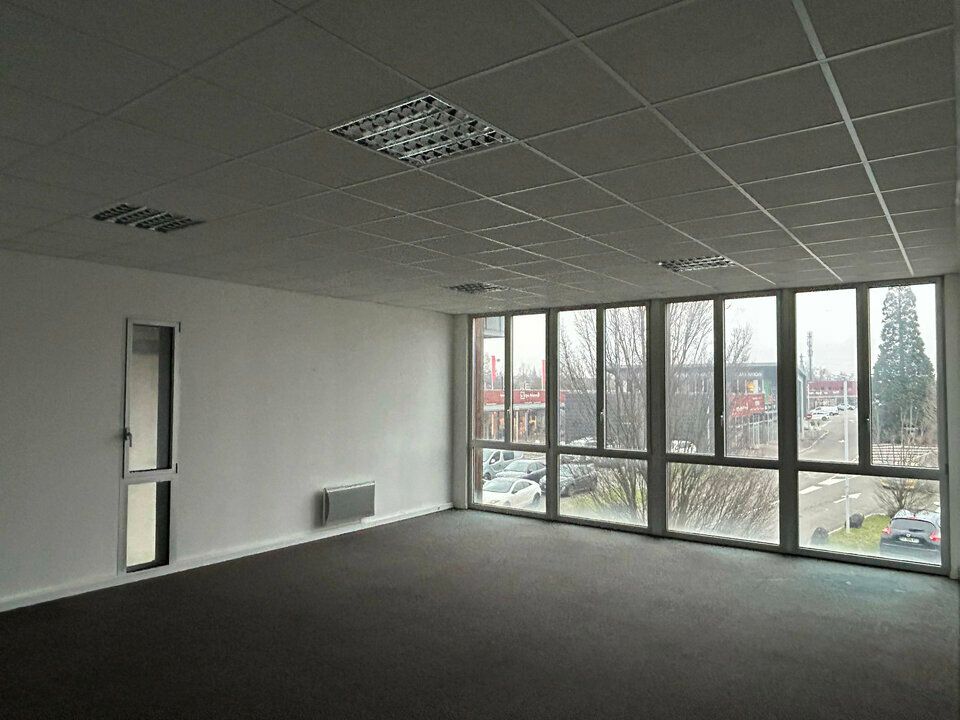 Vente bureaux 526.4 m² divisibles à partir de 45.15 m²