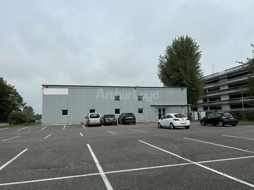 Vente local d''activites 1100 m² non divisibles