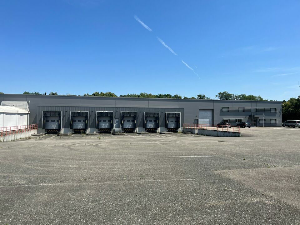 Vente local d''activites 4945 m² non divisibles