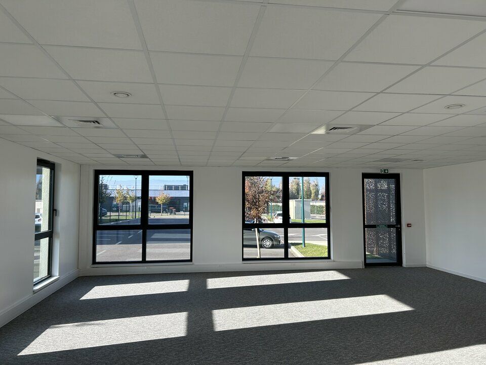 Location bureaux 1620.89 m² divisibles à partir de 55.88 m²