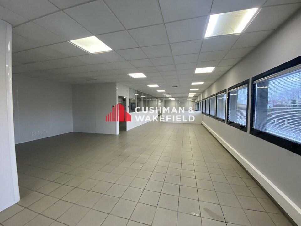 Location activité/entrepôt - 915 m²