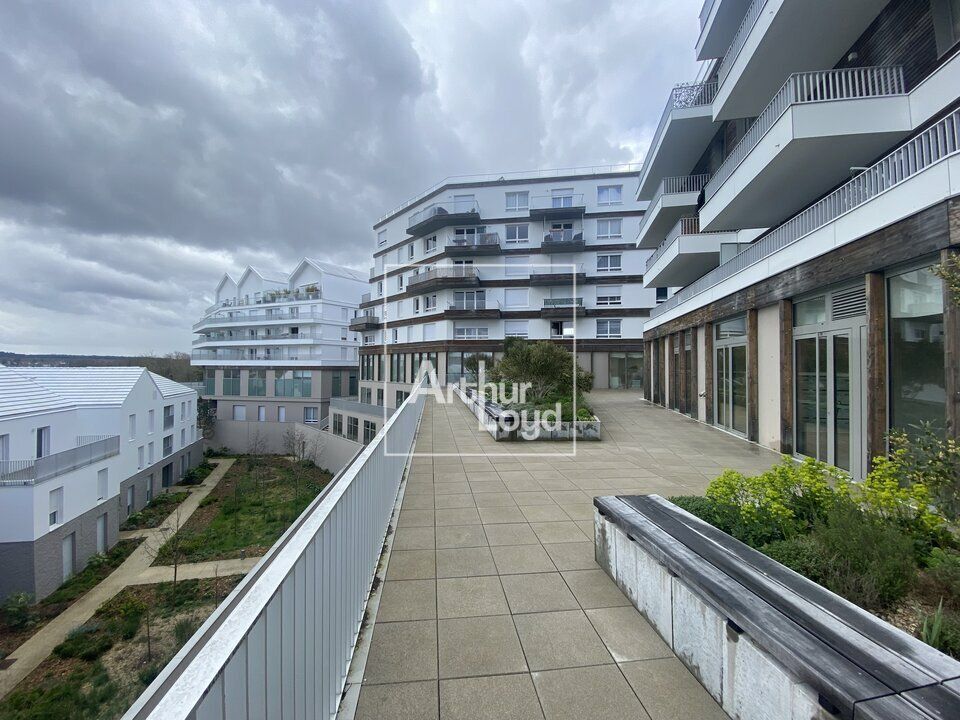 Bureaux neufs au pied de la gare