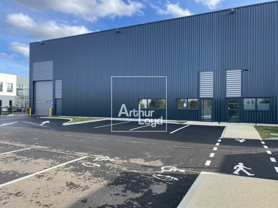 Location local d''activites 996 m² non divisibles
