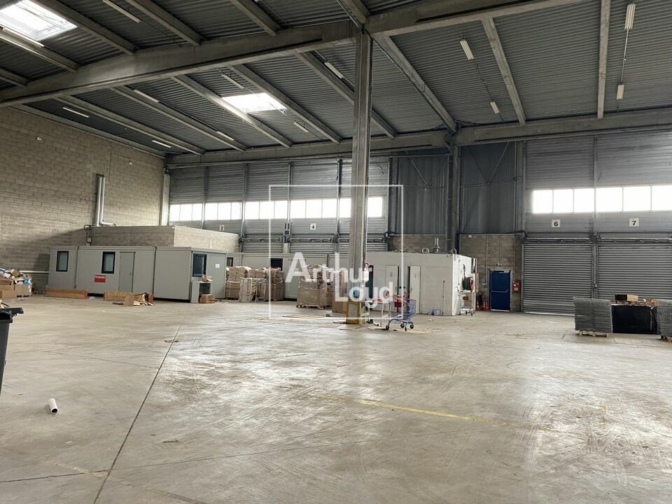 Location local d''activites 3907 m² divisibles à partir de 1325 m²