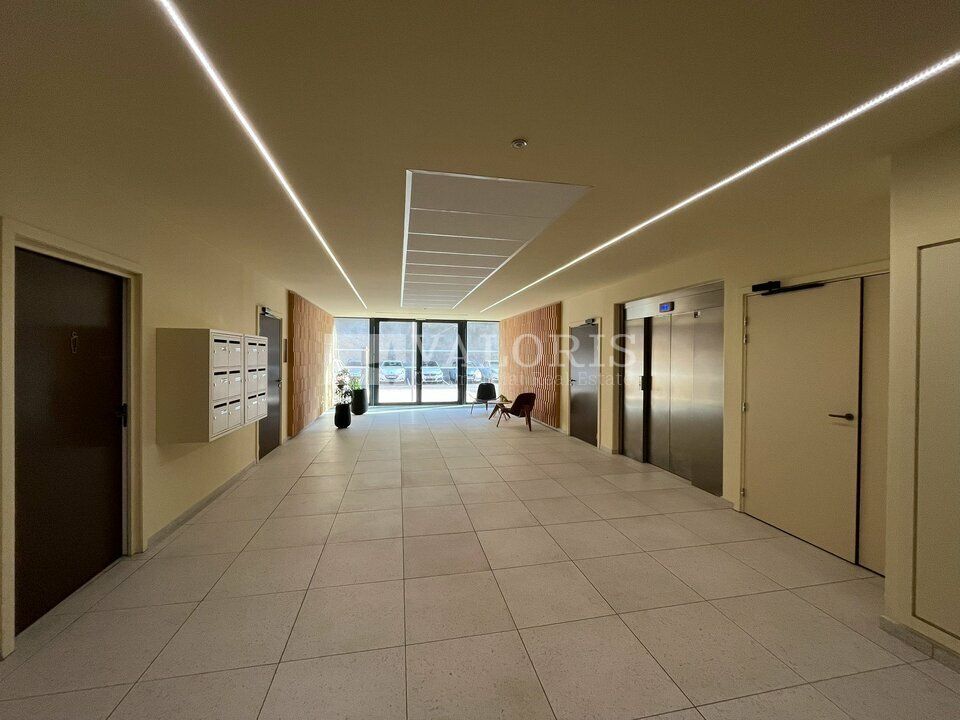 VALORIS MEDITERRANEE vous propose, dans un immeuble neuf de grand standing, plusieurs plateaux de bureaux à la vente ou à la location situés sur un site bénéficiant d'une vue époustouflante sur la rade de Marseille à chaque étage.