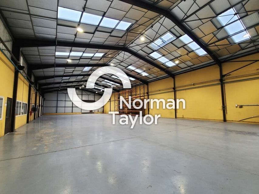 Location local d''activites 1000 m² non divisibles