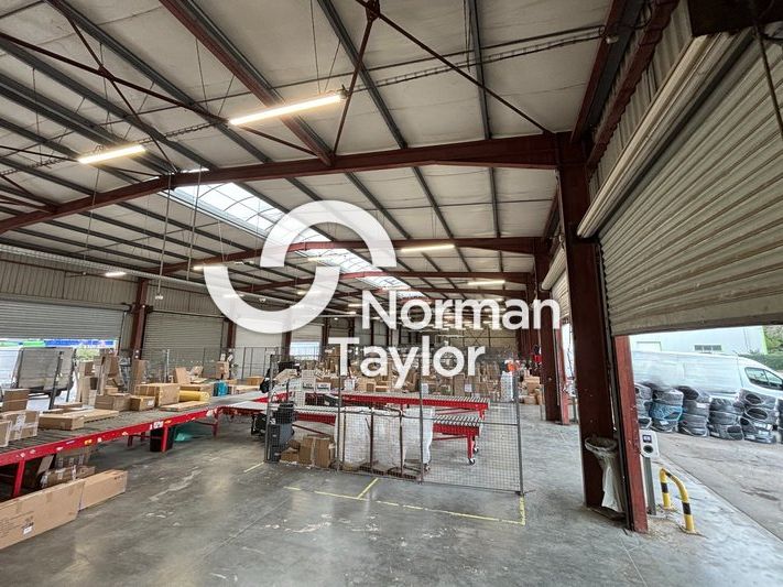 Location local d''activites 2096 m² non divisibles